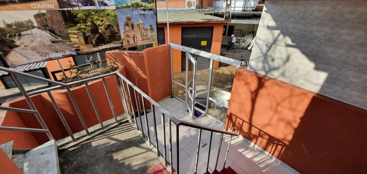 Tempus Hotel-Hostel Yerevan Exterior photo